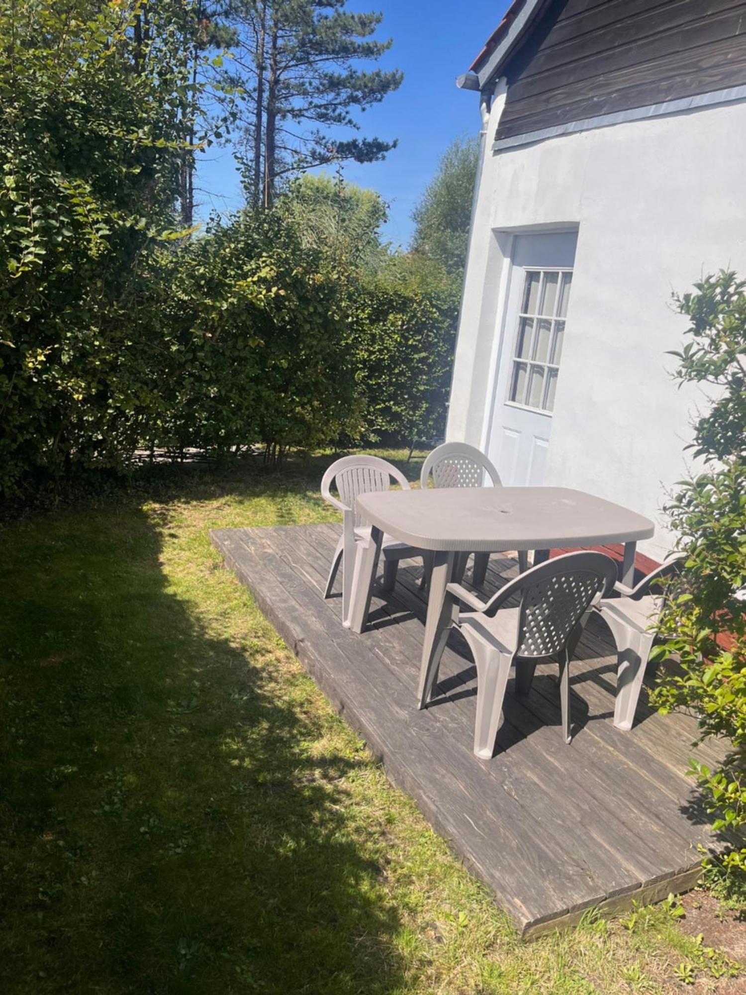 Au Bord De La *